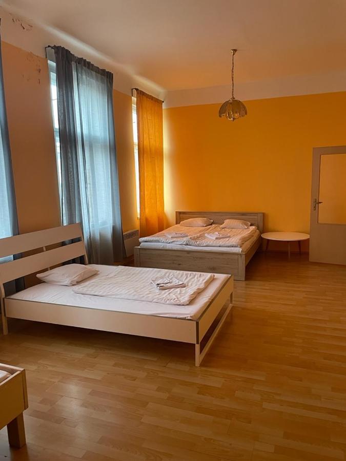 Hotel Praha Club Bed & Breakfast Екстер'єр фото