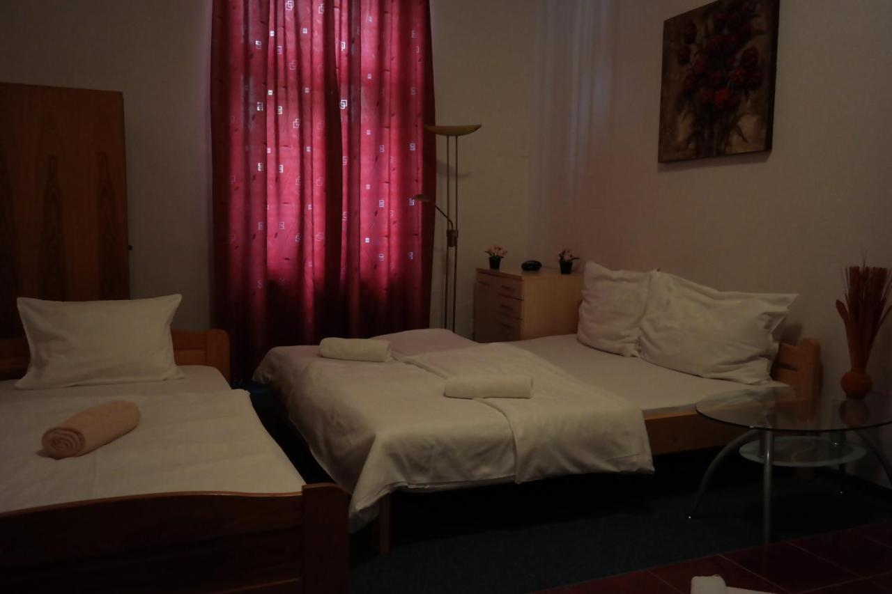 Hotel Praha Club Bed & Breakfast Екстер'єр фото