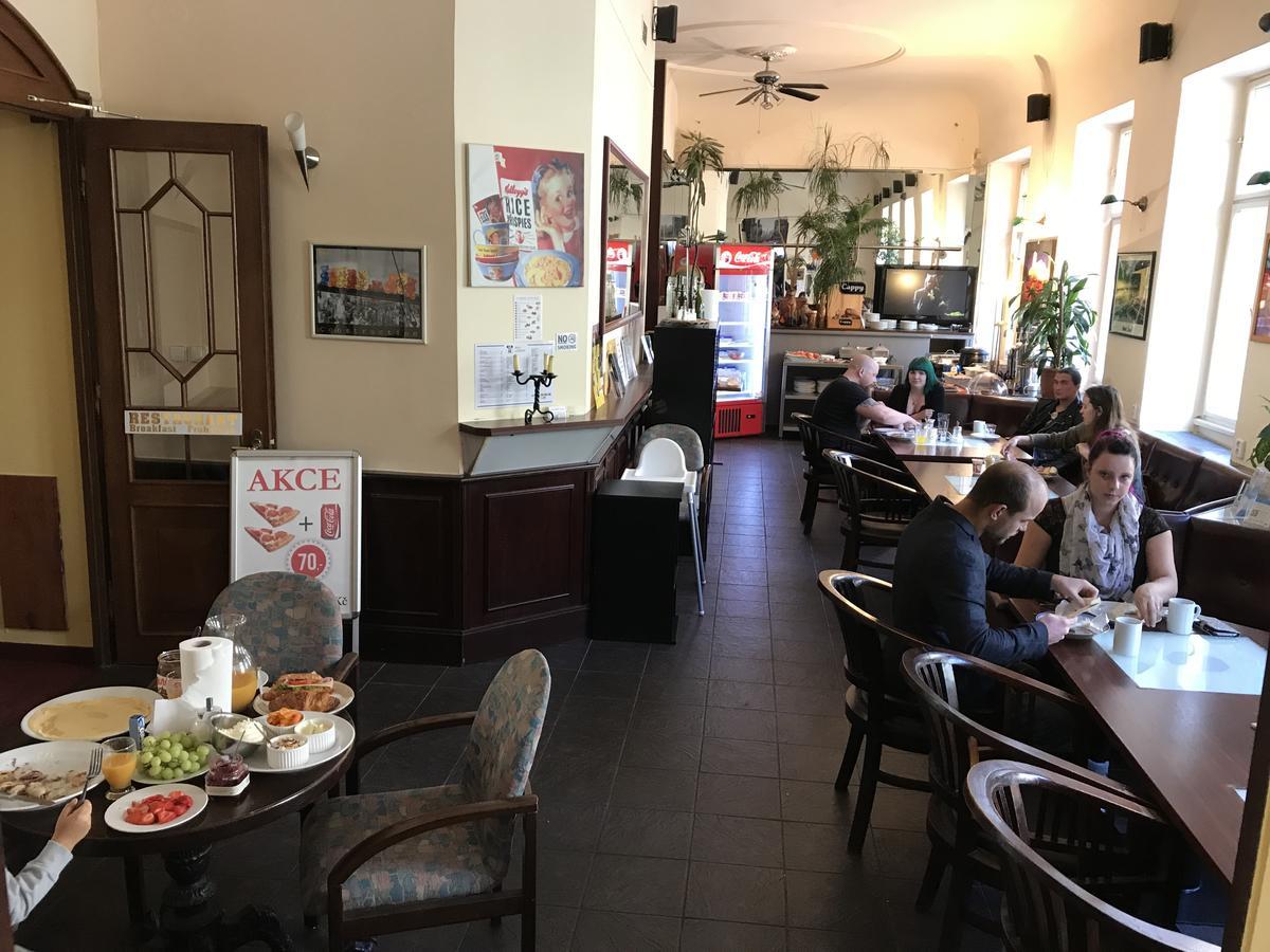 Hotel Praha Club Bed & Breakfast Екстер'єр фото