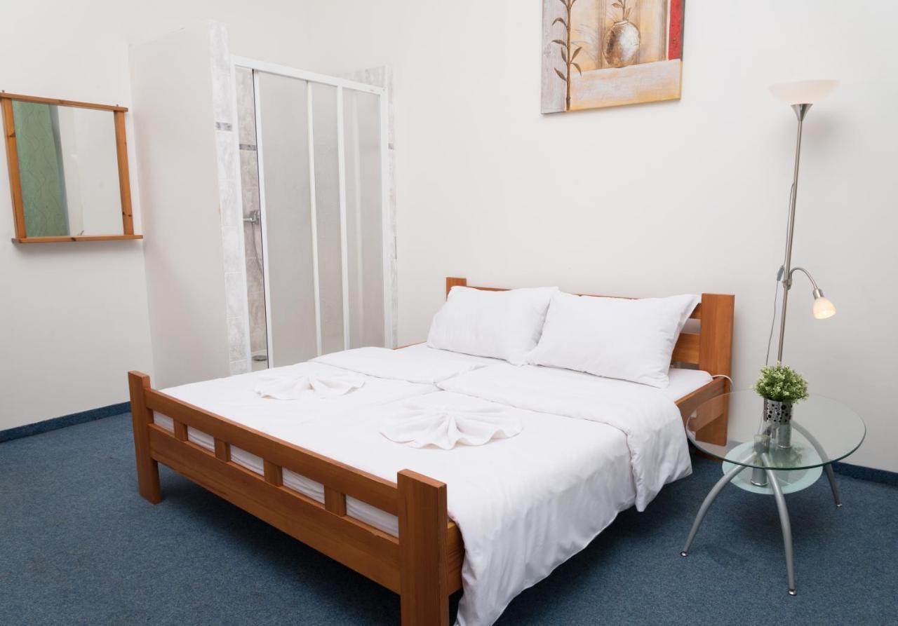 Hotel Praha Club Bed & Breakfast Екстер'єр фото