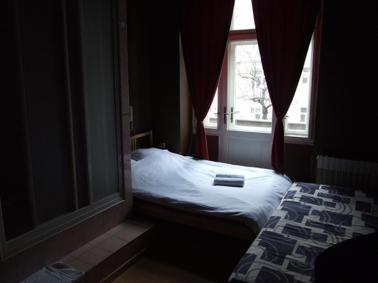 Hotel Praha Club Bed & Breakfast Екстер'єр фото
