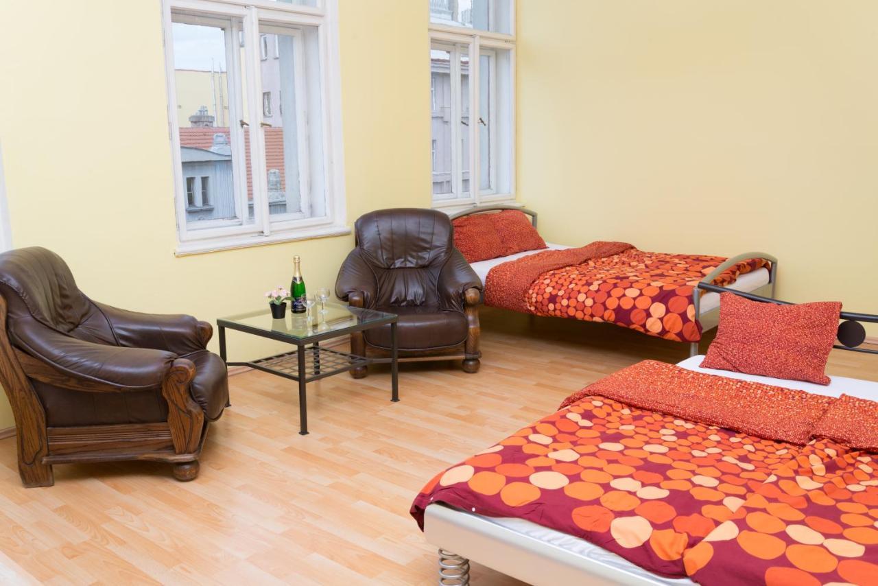 Hotel Praha Club Bed & Breakfast Екстер'єр фото