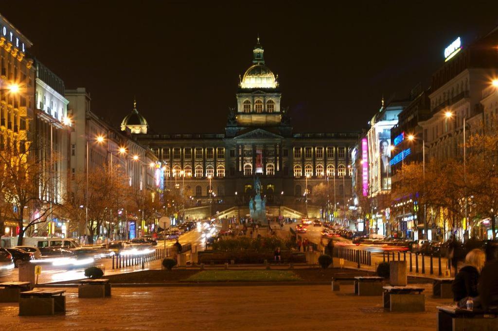 Hotel Praha Club Bed & Breakfast Екстер'єр фото