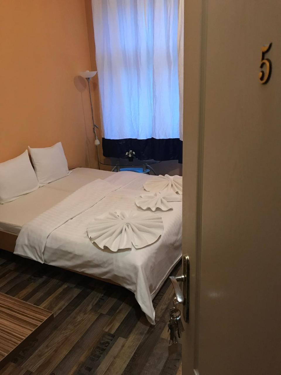 Hotel Praha Club Bed & Breakfast Екстер'єр фото