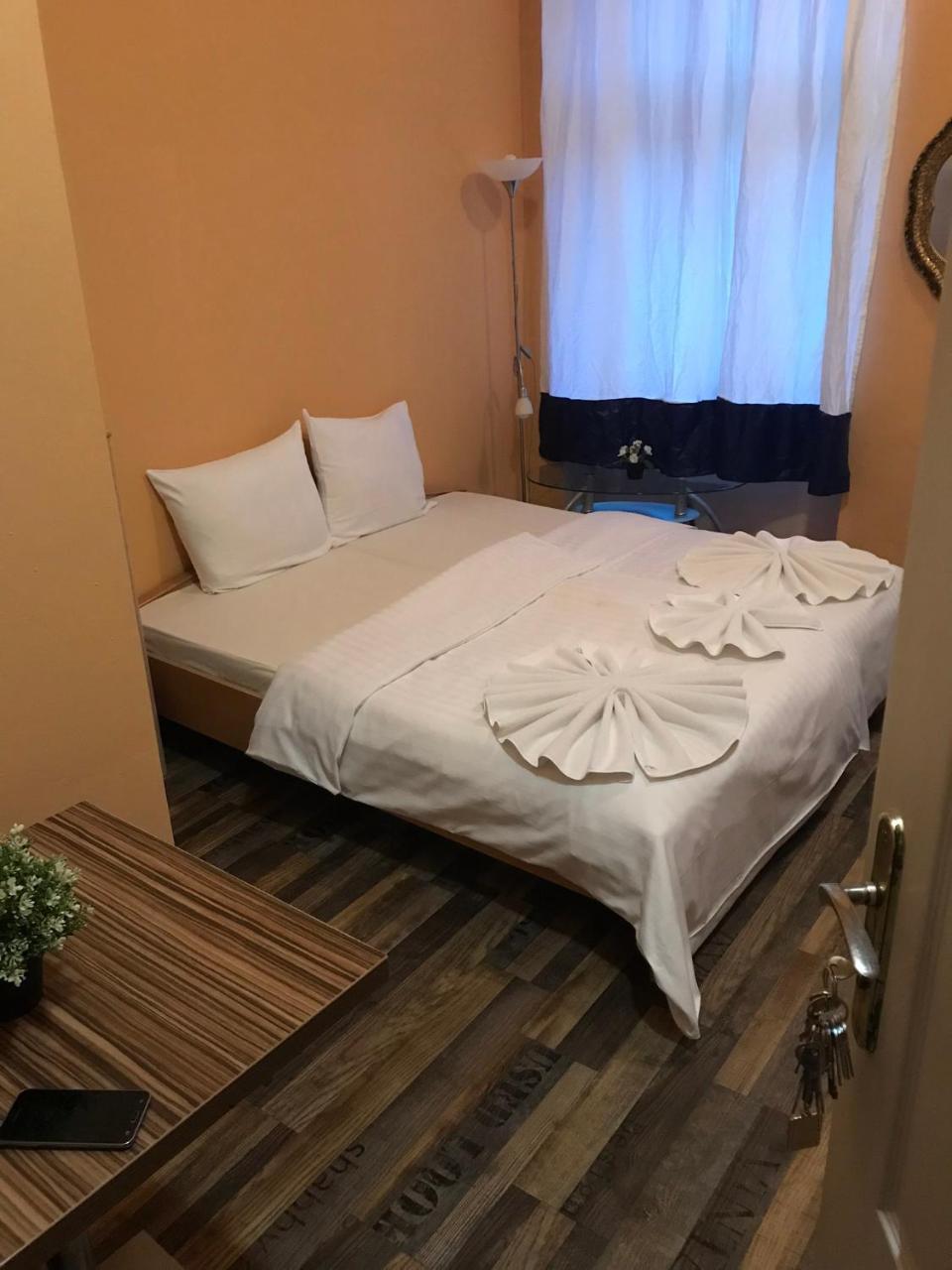 Hotel Praha Club Bed & Breakfast Екстер'єр фото