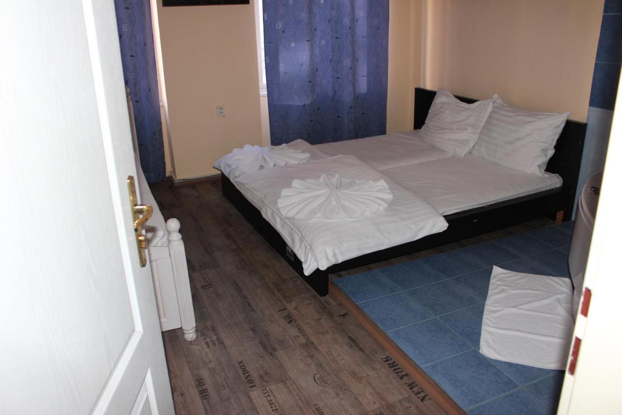 Hotel Praha Club Bed & Breakfast Екстер'єр фото
