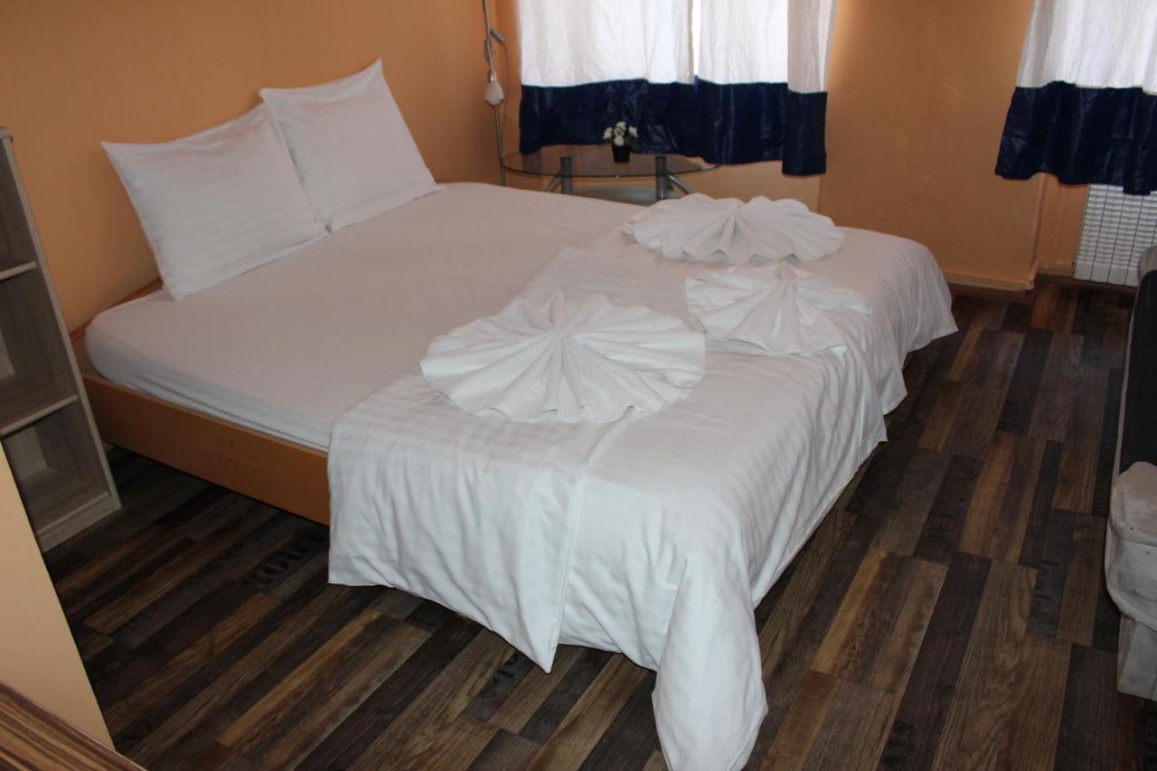 Hotel Praha Club Bed & Breakfast Екстер'єр фото
