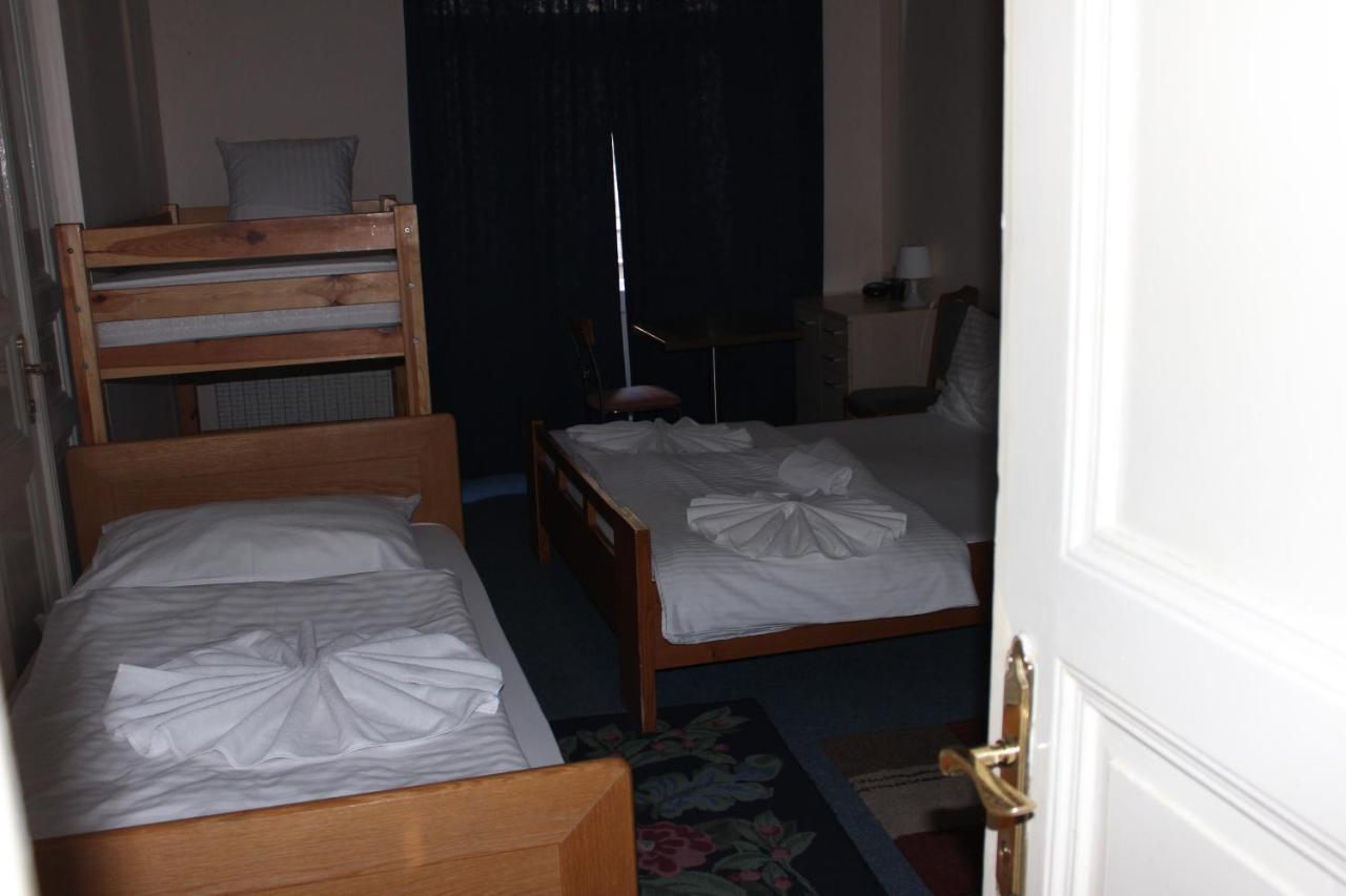 Hotel Praha Club Bed & Breakfast Екстер'єр фото