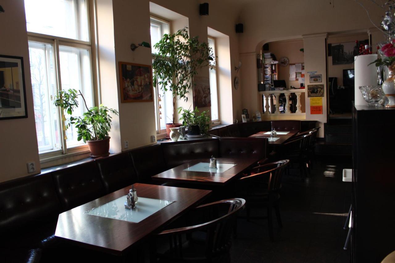 Hotel Praha Club Bed & Breakfast Екстер'єр фото