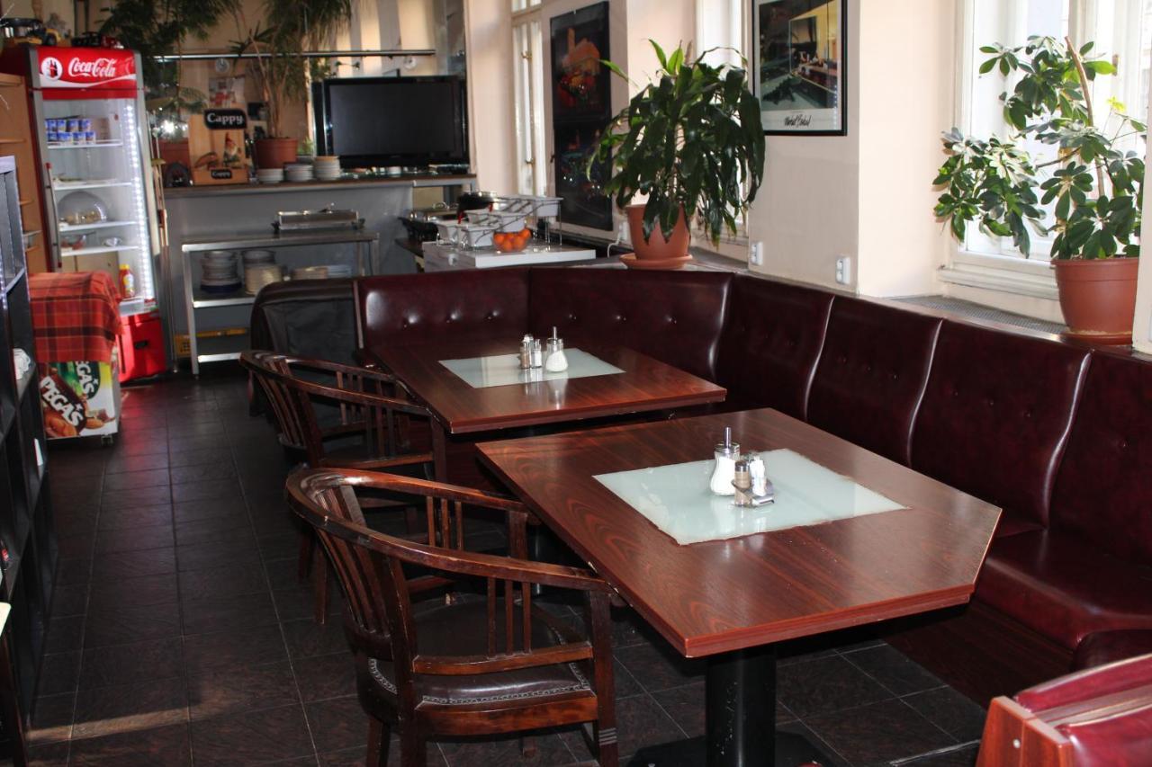 Hotel Praha Club Bed & Breakfast Екстер'єр фото