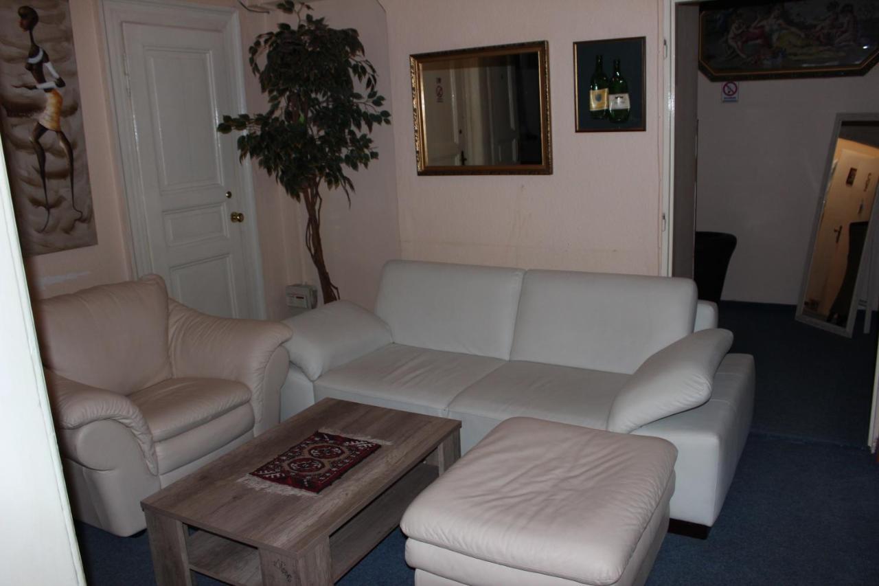 Hotel Praha Club Bed & Breakfast Екстер'єр фото