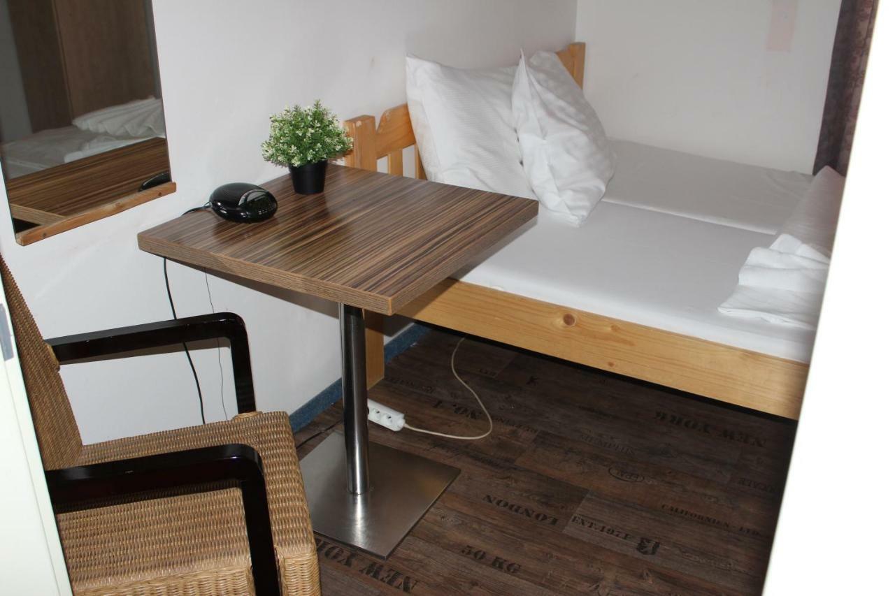 Hotel Praha Club Bed & Breakfast Екстер'єр фото